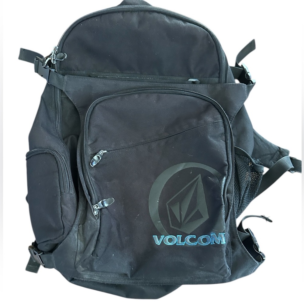 Black sporty Volcom backpack. Perfect for any school goer!